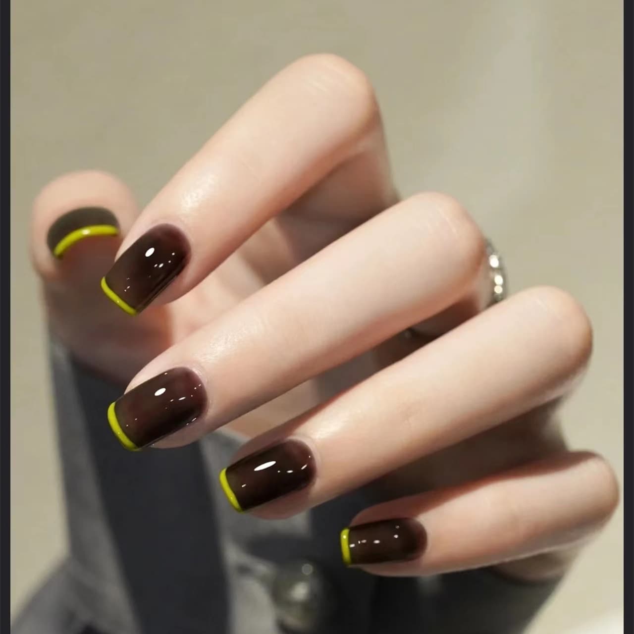 C435 - Yellow-Green French Wearable Nail Art Finished Short Transparent Black Trendy Fake Nail Tips Wholesale for Students