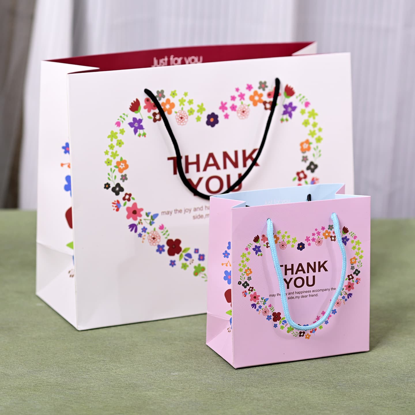 Thank You Gift Bags in Stock - Handheld Paper Bags, Clothing Bags, Gift Wrapping Bags, Return Gift Bags, Storage Bags, Universal