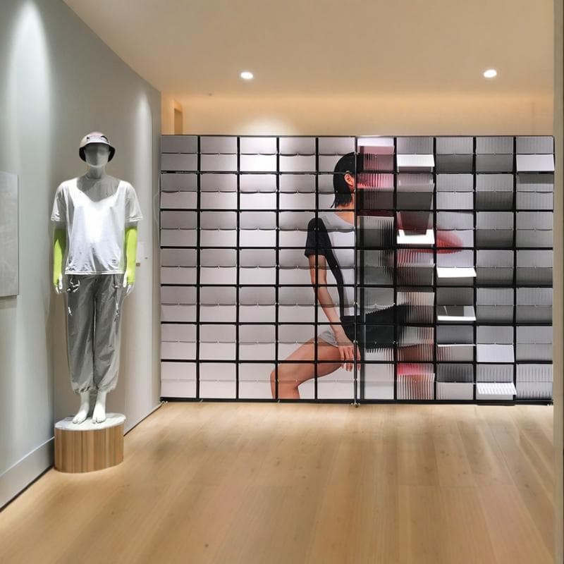Popular mosaic flip sign installation for shopping malls, showrooms, and stores; a mechanical flipping interactive device for attracting customers and taking photos.