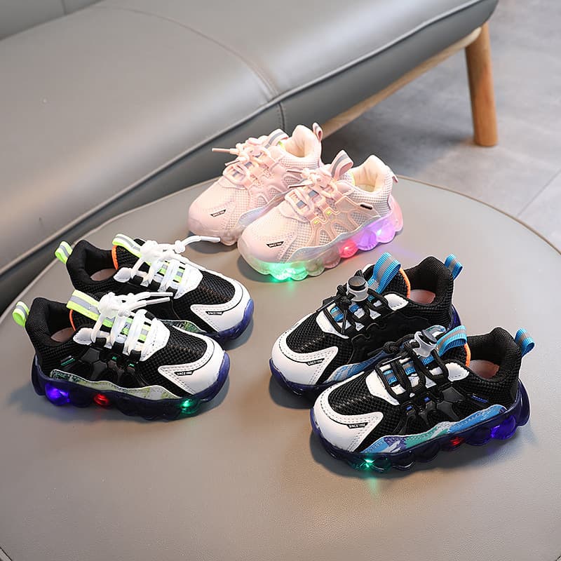 2026 Spring Autumn Children's Light-Up Sneakers Boys Girls LED Shoes Breathable Soft Sole Baby Casual Glowing Shoes