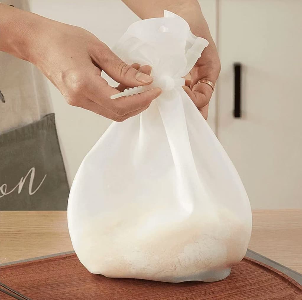 Household dough kneading bag with upgraded dough kneading and thickening silicone bag