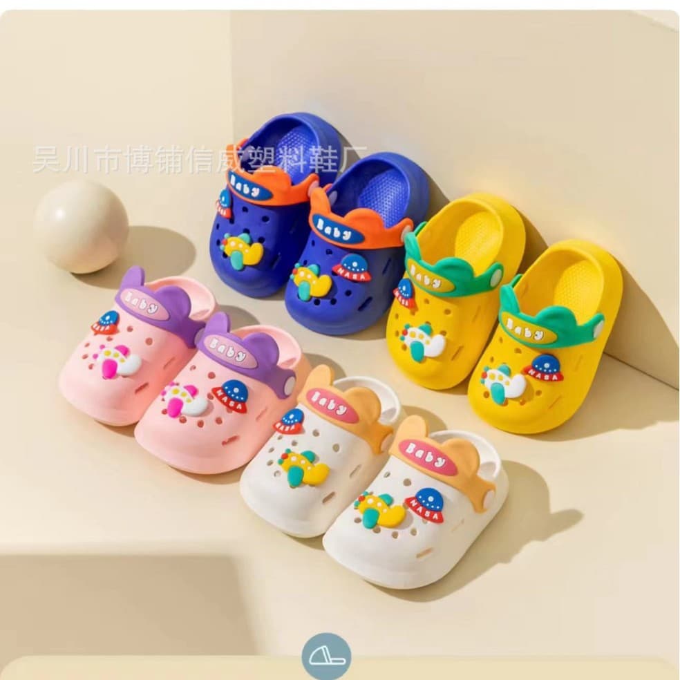2023 New PVC Children's Slippers for Boys and Girls, Summer Indoor Non-slip Beach Closed-toe Clog Sandals