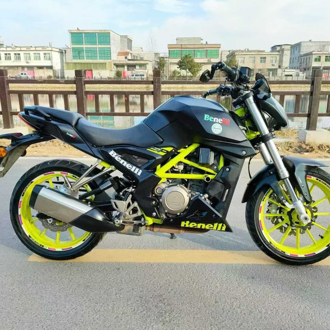 Benelli TNT Street Motorcycle, Single Cylinder Water-Cooled EFI, 250cc Displacement, Men's Cross-Country
