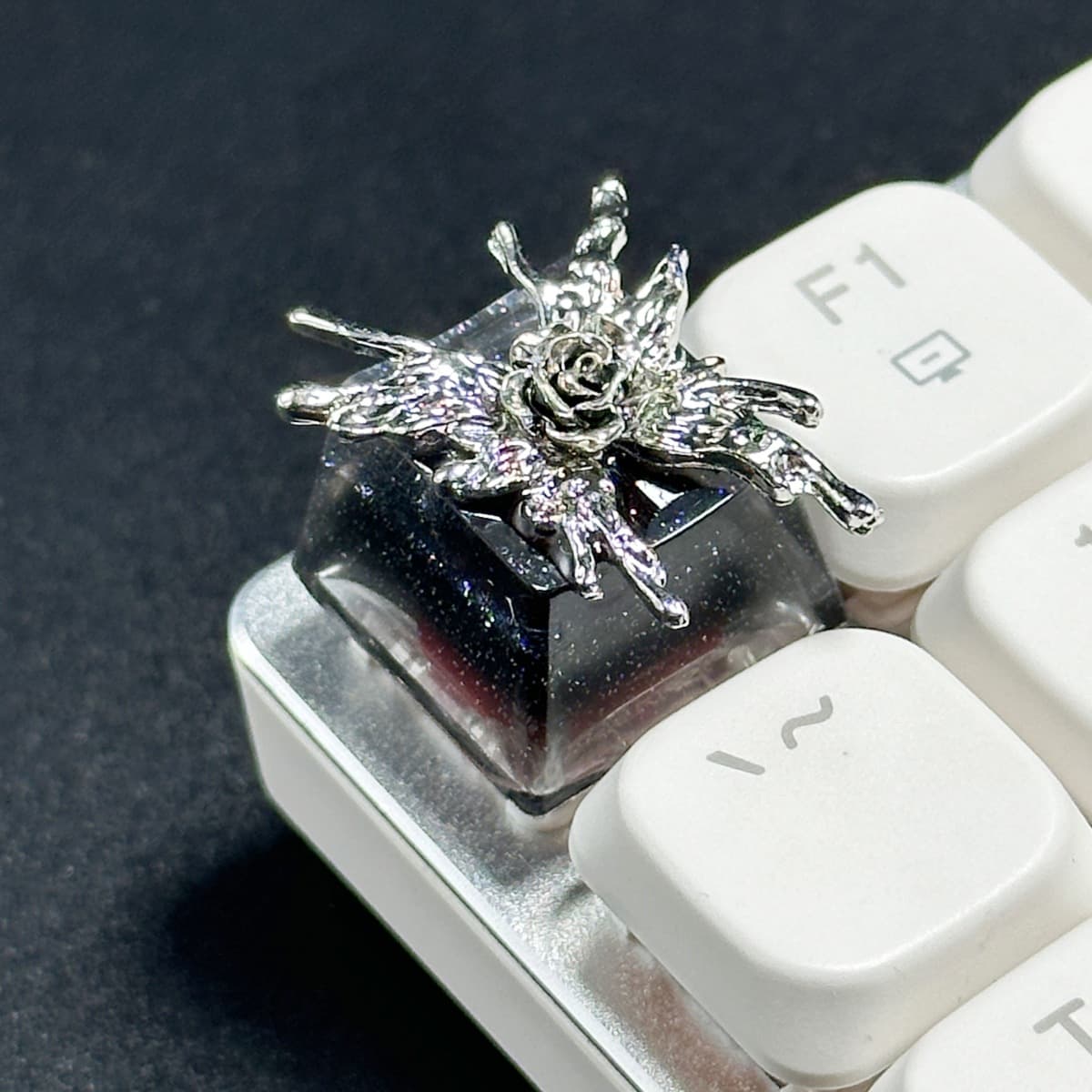 Resin Metal Butterfly Keycap Drip Glue Through Light Cross Axis Mechanical Keyboard Single Piece Customizable Wireless Connection