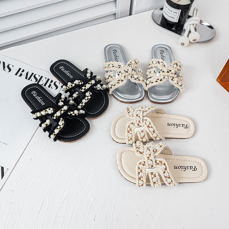 Girls' Chanel-style Pearl Slippers 2026 Summer New Fashion Beach Sandals Kids' Flip Flops Trendy