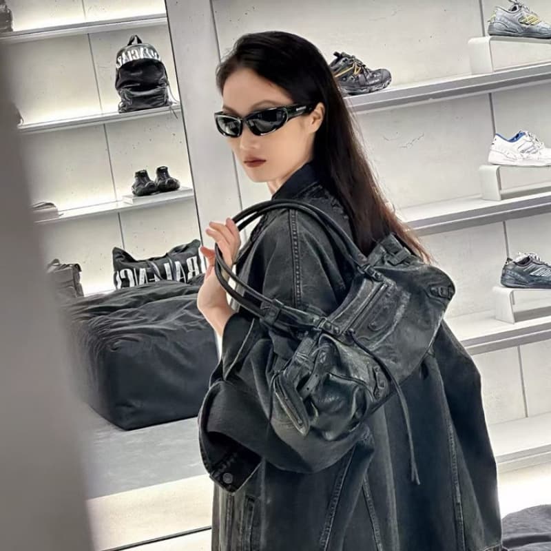 Paris* High Version Le City Horizontal Rivet Motorcycle Bag Vintage Hot Girl Bag Premium Cowhide Underarm Bag