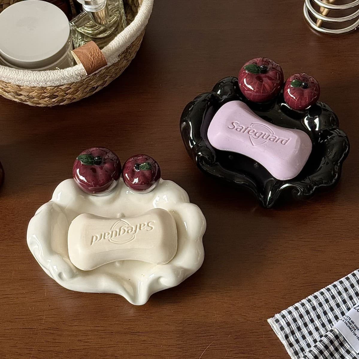 Soap drainer, household soap dish, draining soap dish, high-value washbasin shelf, ceramic luxury dish