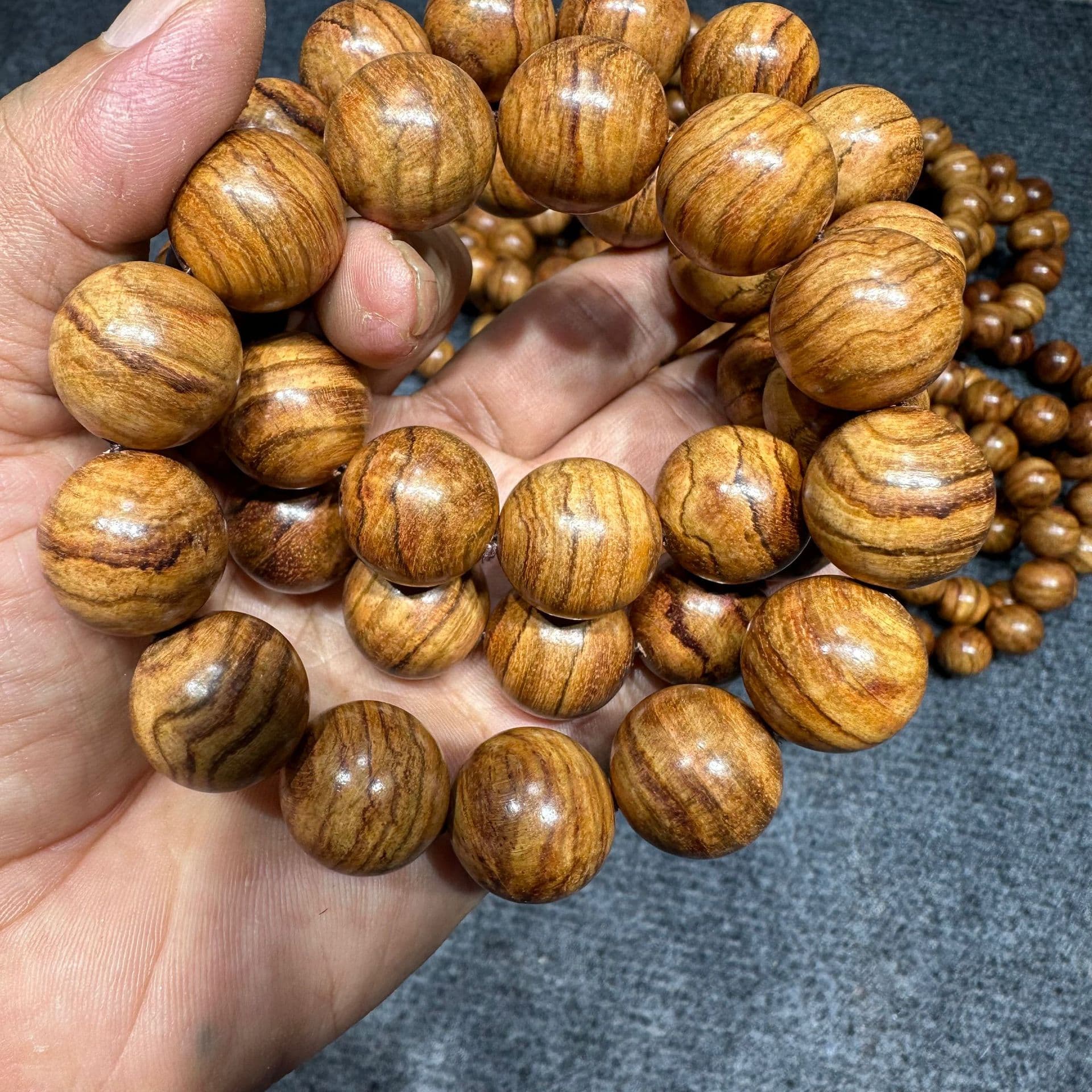 Dalbergia Dalbergia Hainan Huanghuali New Material Men's 2.0cm1.8cm Bracelet Tiger Skin Pattern Wenwan Buddha Bead Bracelet