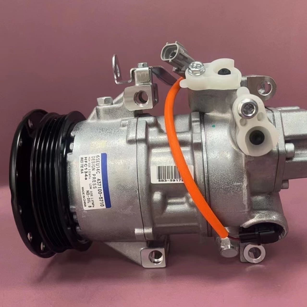 In stock: brand new, high-quality, quiet automotive compressors suitable for Yaris air conditioners.