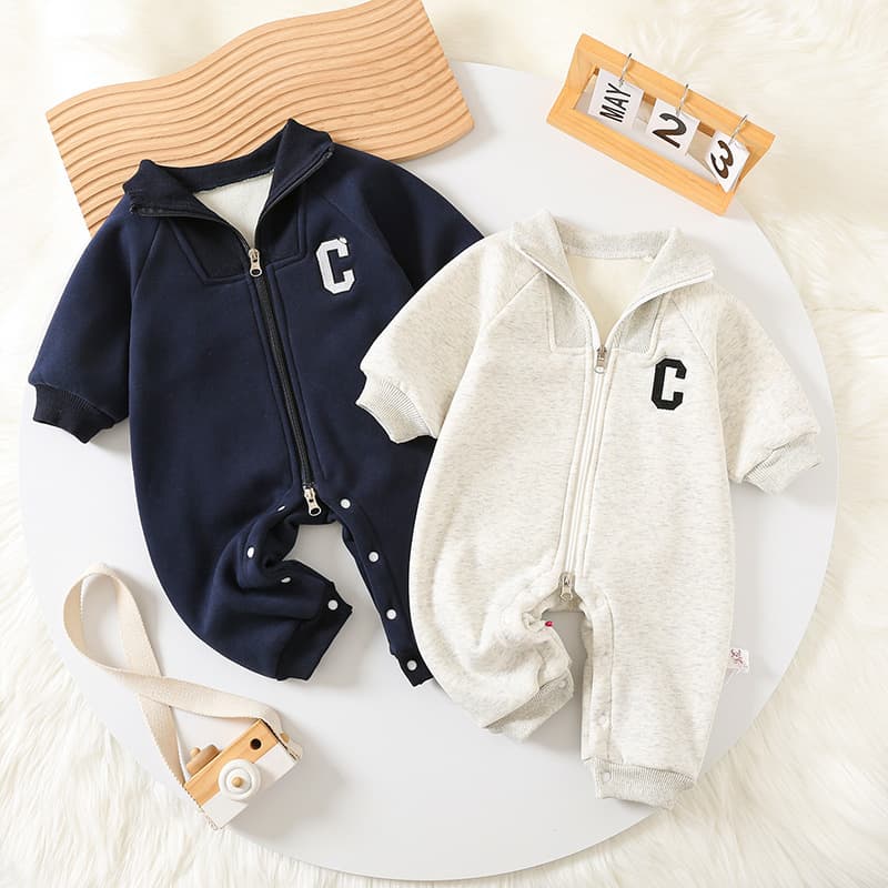 Korean version of velvet jumpsuit for boys and girls, Korean version of fashionable sports style romper for infants and young children, trendy romper for outings