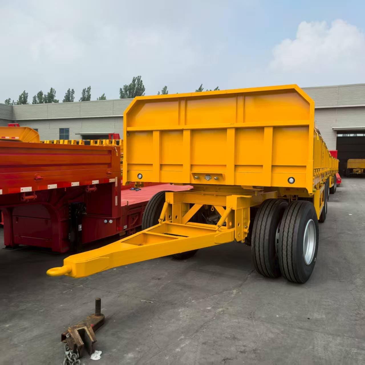 Cross-border export, towable barrier trailer, heavy three-axle full trailer, 6-meter towable flatbed