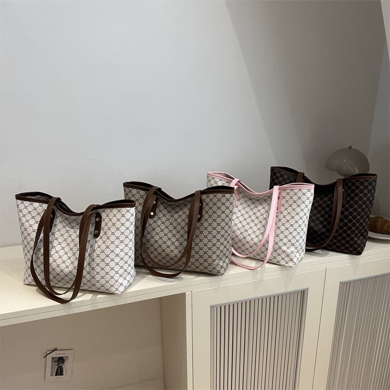 Commuter Personalized Large Capacity Women's Tote Bag 2024 New Stylish Niche Fashion Shoulder Bag Textured Women's Bag