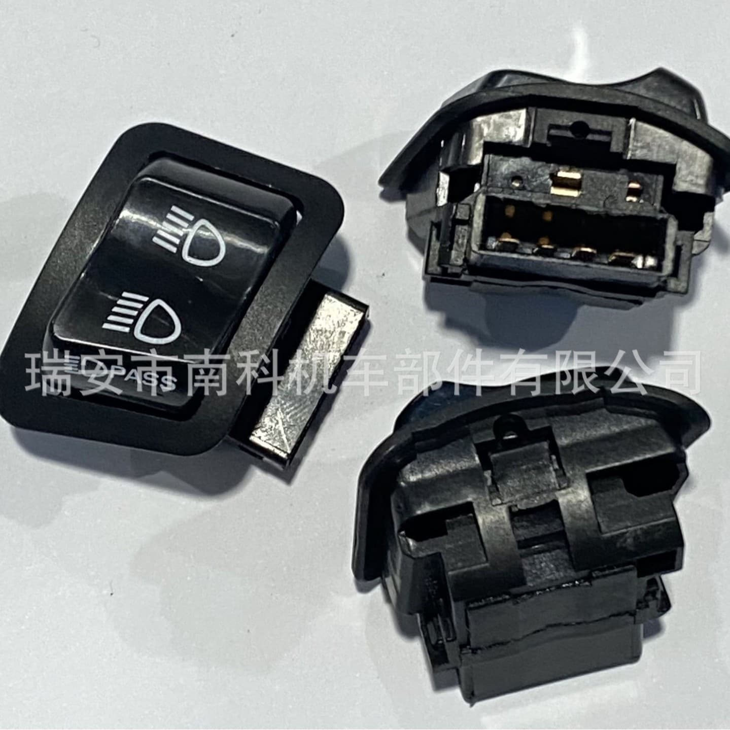 Southeast Asia Motorcycle Accessories Modified Switch Dimmer with PASS Overtake Switch 4-Pin Headlight Power Switch