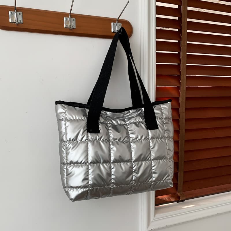 Personalized Fashion Versatile Internet-famous Handbag 2023 Winter New Foreign Style Textured Makeup Shoulder Underarm Tote Bag