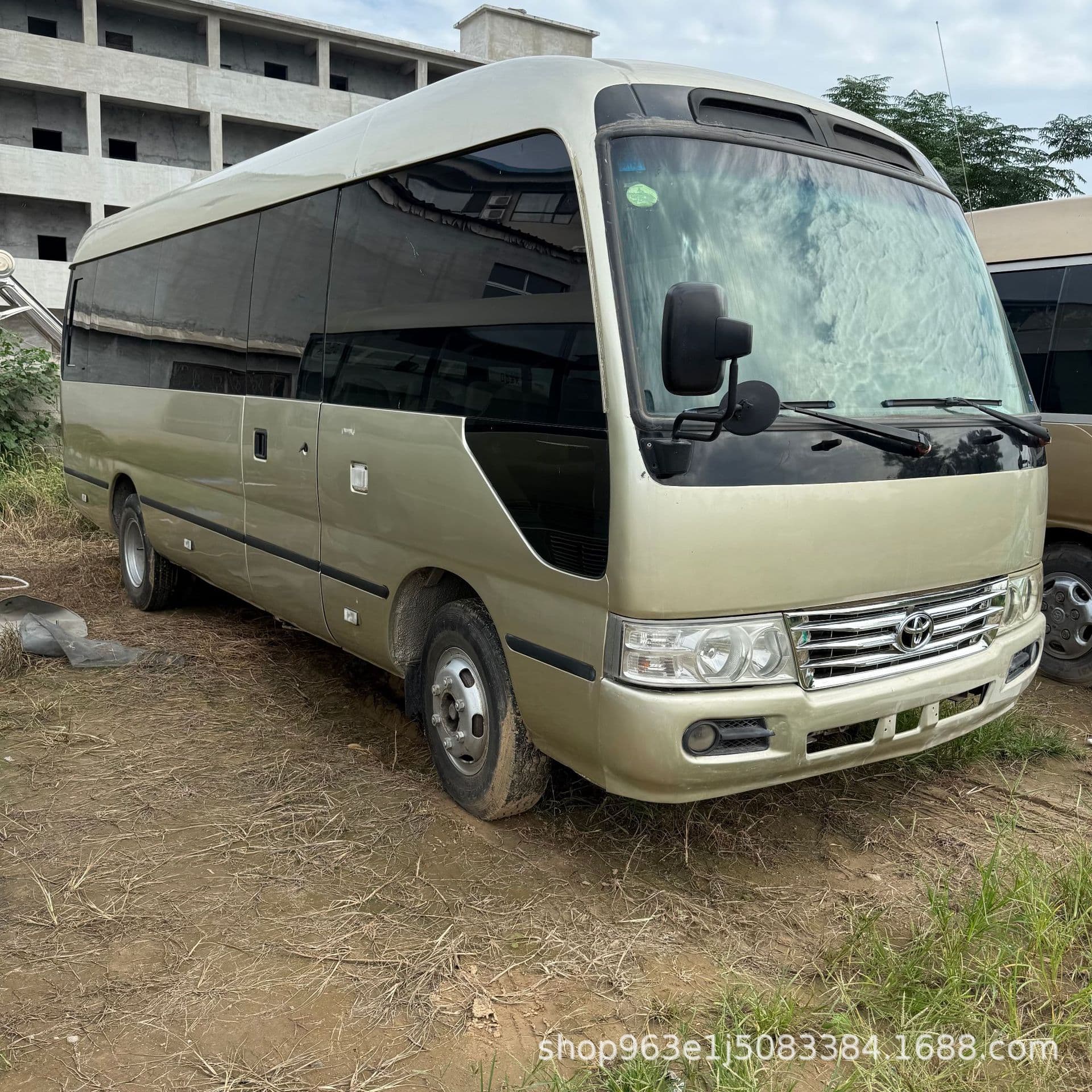 Cross-border Export Used Toyota Coaster 23-Seater Minibus 14-Seater Small Luxury Minibus Shuttle
