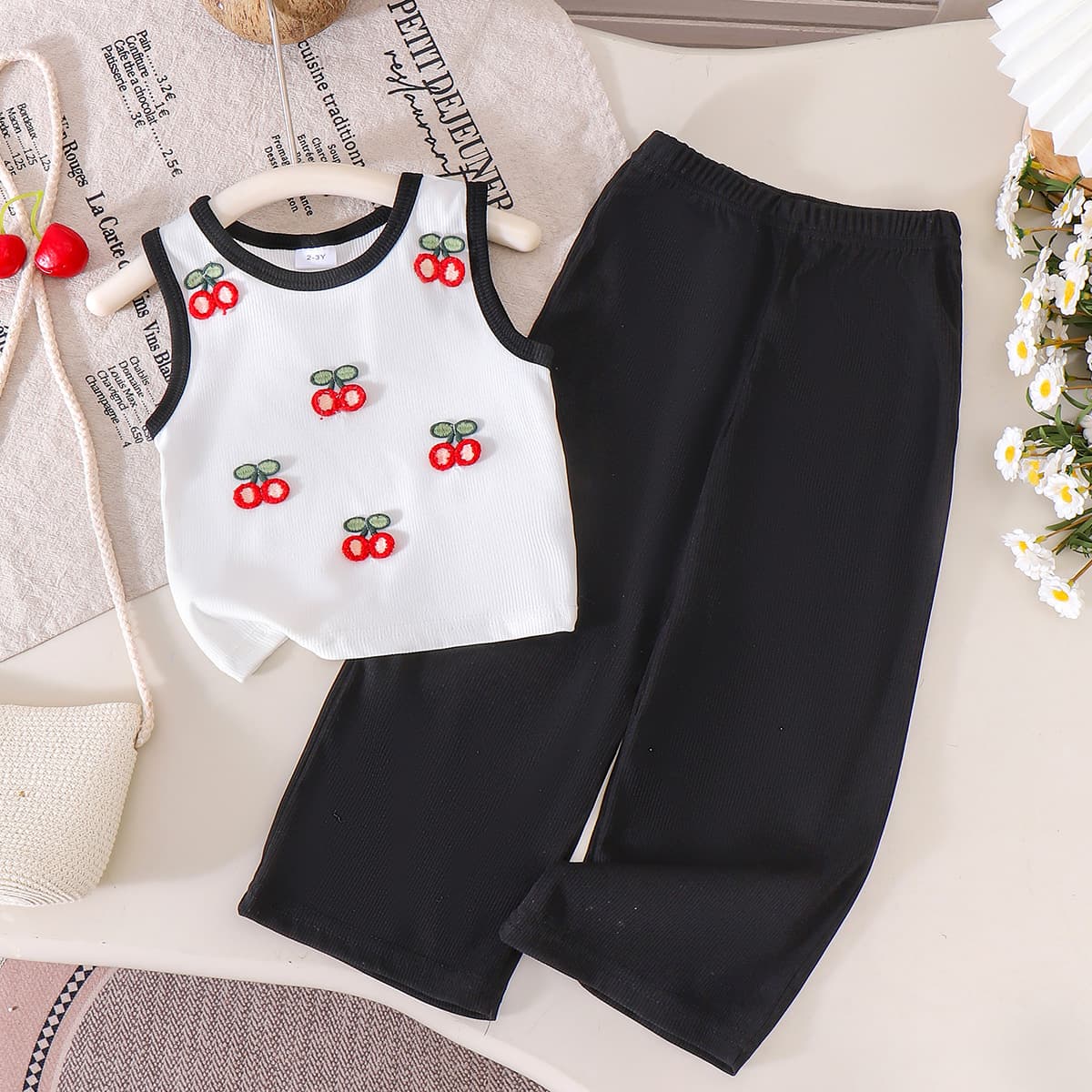 SHEIN Girls' Set White Vest + Black Pants