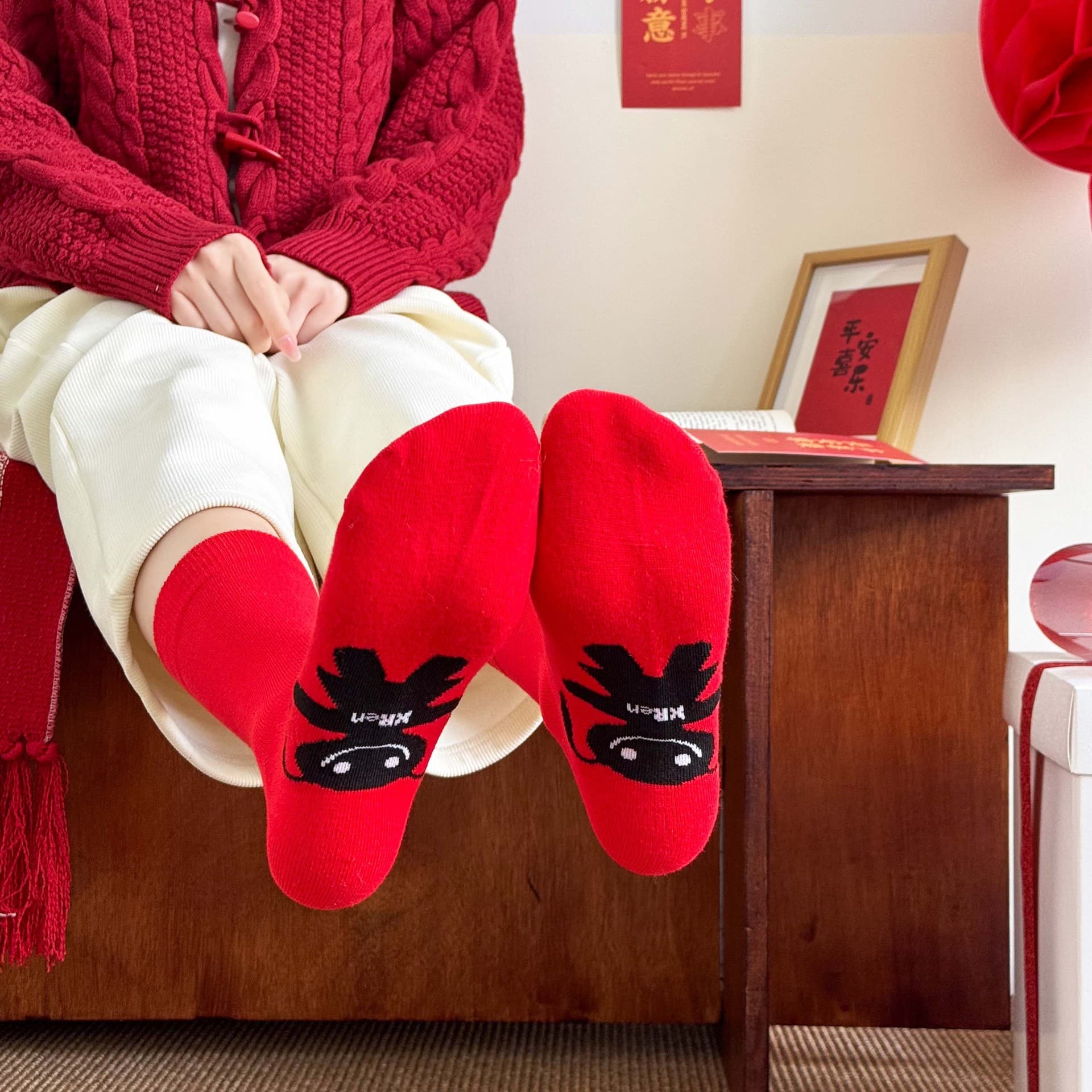 Dragon Year New Year Festive Lucky Socks Red Socks with Fu Character Mid-Calf Socks for Men and Women Zodiac Year Red Socks