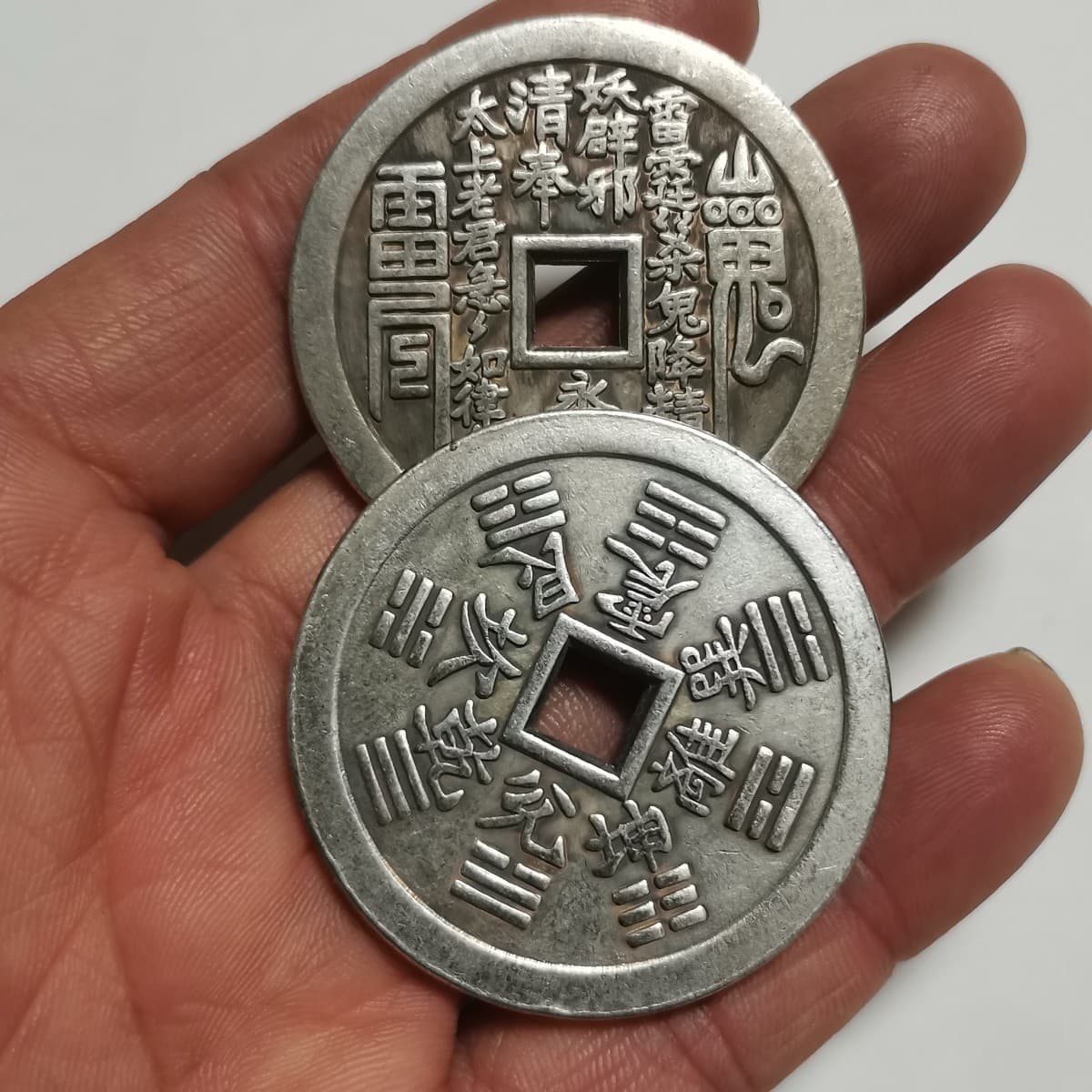 Diameter 43mm, thickness approx. 3mm, antique silver Shan Gui coin, antique copper coin silver-white Shan Gui coin