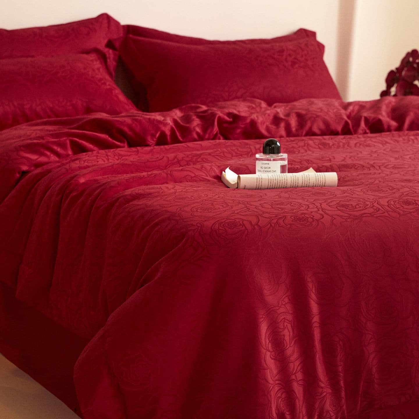 Chinese pure cotton wedding duvet cover with rose jacquard four-piece set, marriage sheet bright red new bedding for dropshipping