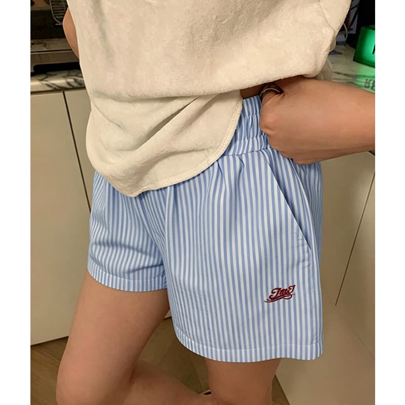 Striped Shorts for Women Summer 2026 New High-Waist Slimming 3/4 Length Yoga Athletic Pants Outdoor Lounge Sleep Shorts