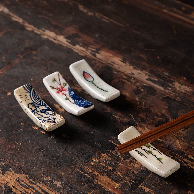 Japanese-style chopstick rest, household tableware, ceramic chopstick holder, small chopstick tray, antique style, multi-functional hotel chopstick rest and chopstick support.