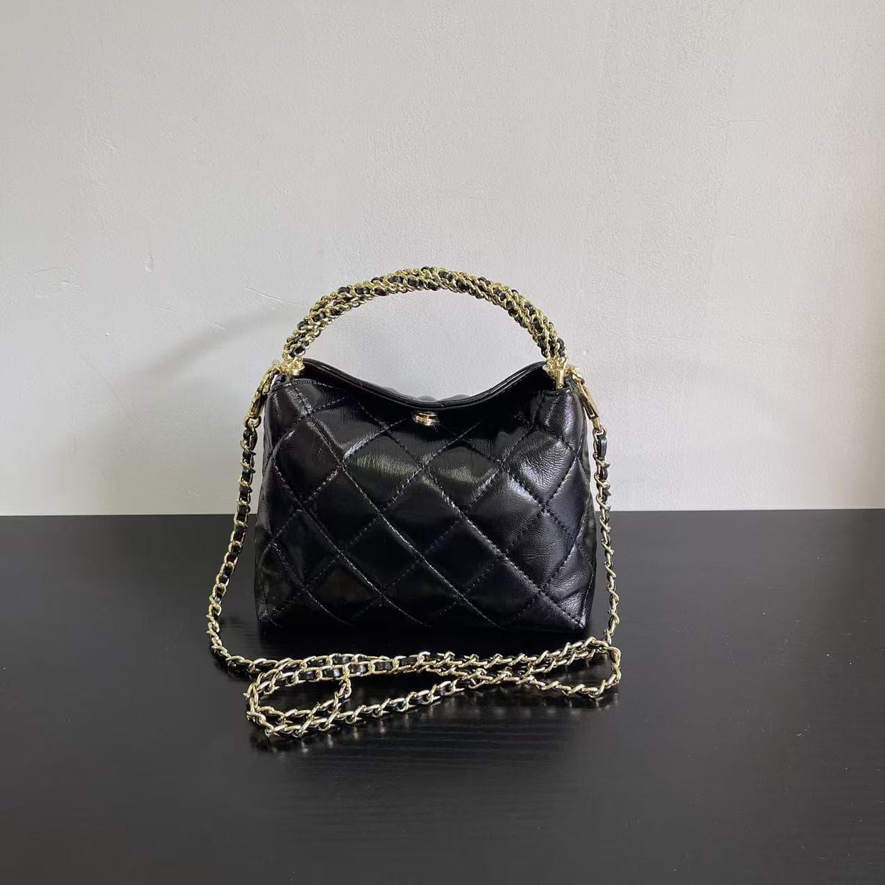 Lingge Chain Hobo Cross Handle Bag Trendy Women's Bag Shoulder Crossbody Bag Oil Wax Sheepskin Vintage Bucket Bag