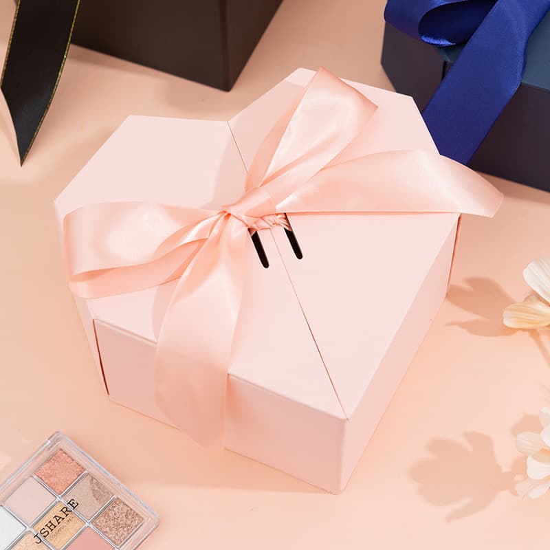 Creative heart-shaped gift box, holiday souvenir, Valentine's Day love gift box, birthday lipstick packaging gift box in stock