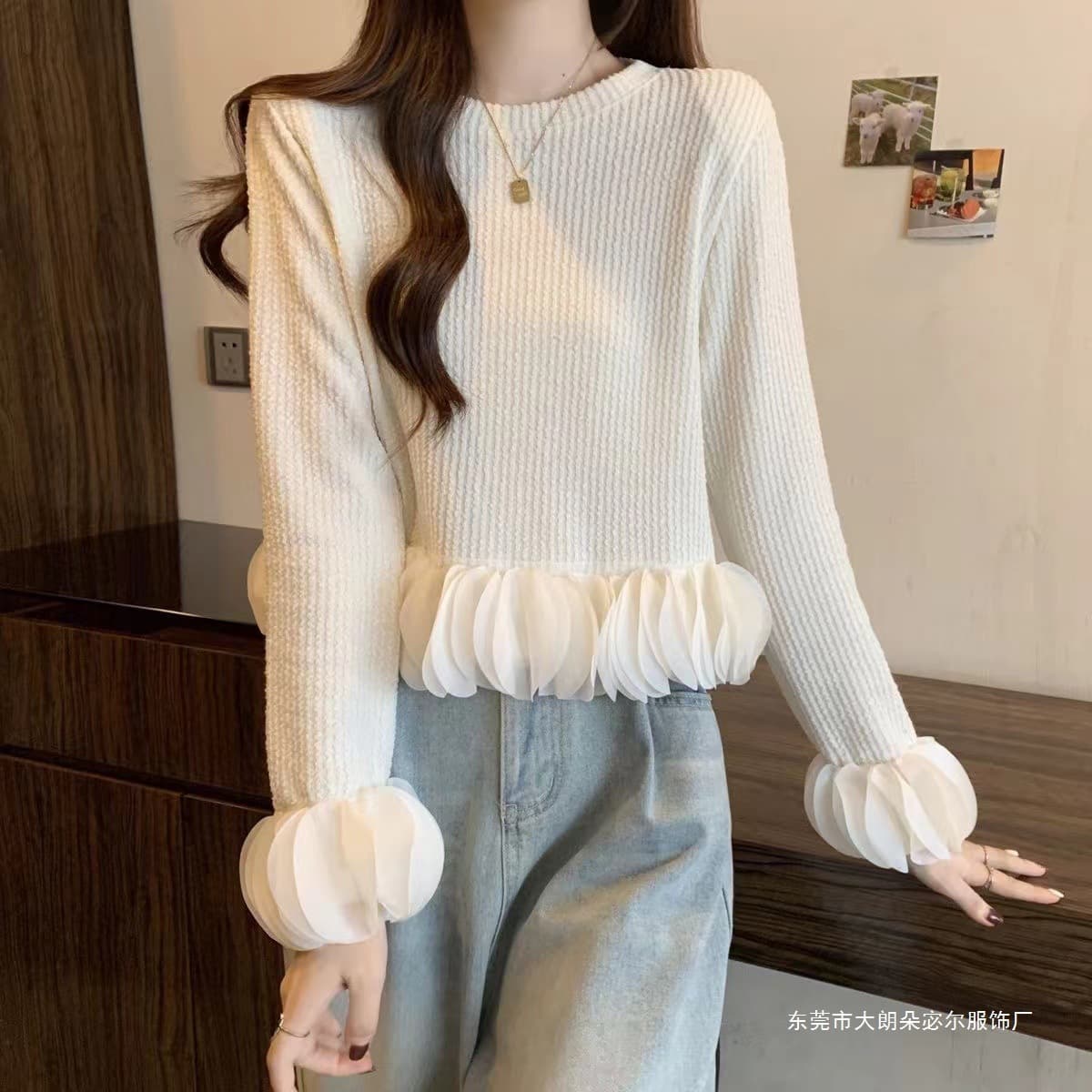 New Autumn/Winter Knit Sweater with Petal Stitching, Long Sleeve, Slimming Design, Round Neck Top