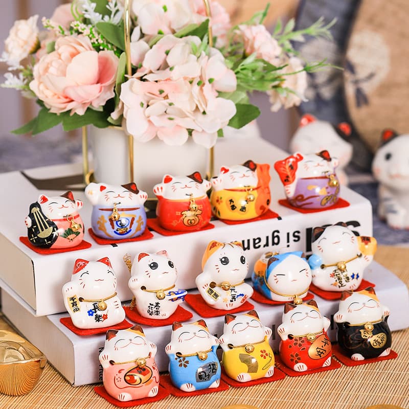 Ceramic Maneki-neko small ornament, car decoration, cultural creative small gift, market display, and export ceramic craft