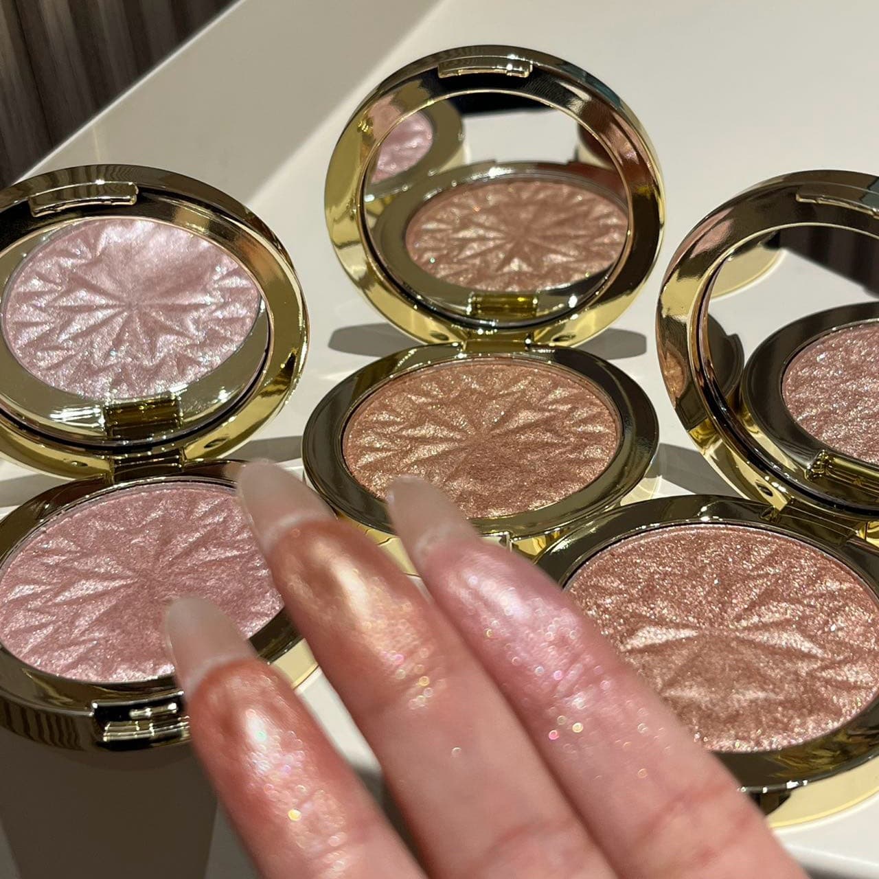 Fei tide Diamond Sparkling Multi-Use Powder Highlighter Eyeshadow for Contouring, Champagne Bronze, Natural Brightening