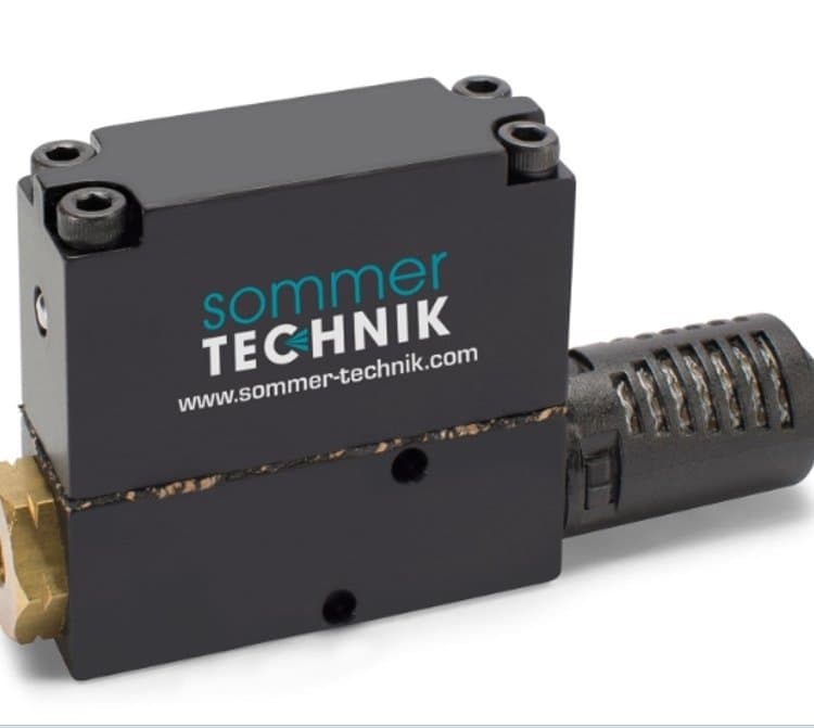The Sommer-Technik ADJ version vacuum transmitter features an adjustable backflush function for extremely light workpieces.