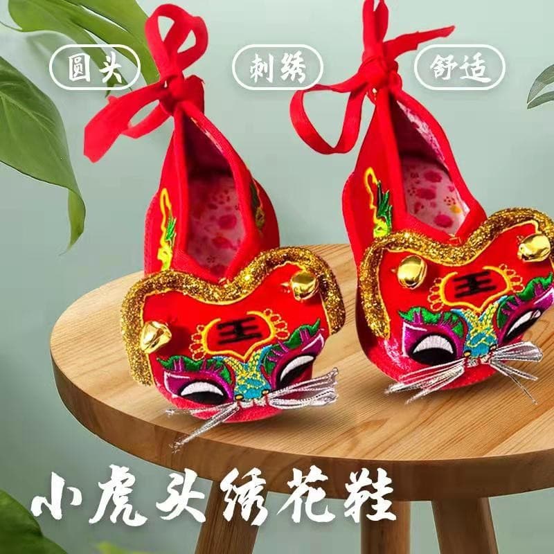 Retro-style baby shoes, SGS silk embroidered baby shoes with bells and tiger head design, perfect for toddlers.