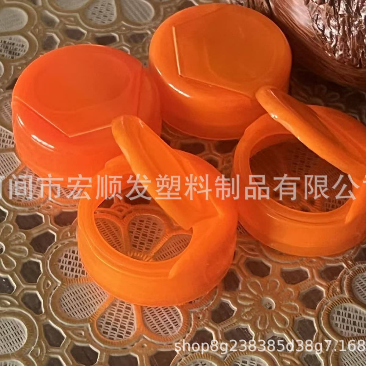 Ready-made plastic lids, 35-mouth plastic flip lids, plastic bottle half-flip lids, 37-teeth lids, complete colors