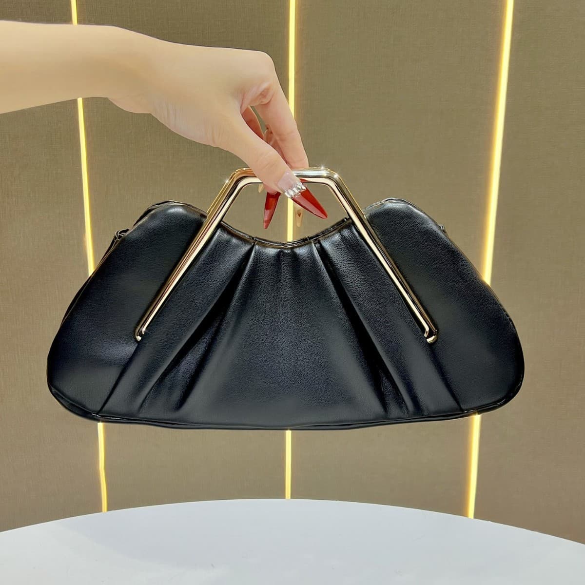 Luxury Handbag Dinner Bag Evening Bag Shiny Features Perfect for All Occasions