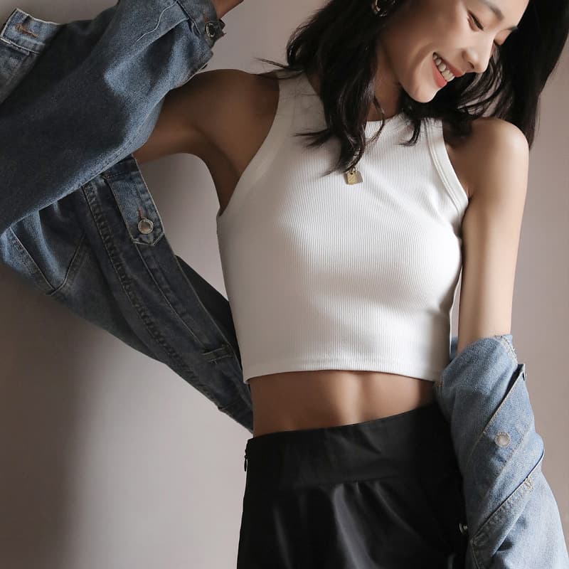 Hot European and American style sexy camisole for women, summer wear, breathable, new 2025 style, beautiful backless halter neck sleeveless top.