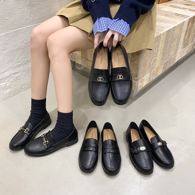 Black British small leather shoes for women 2026 spring new flat-soled interview commuting shoes one-leg low-heeled loafers