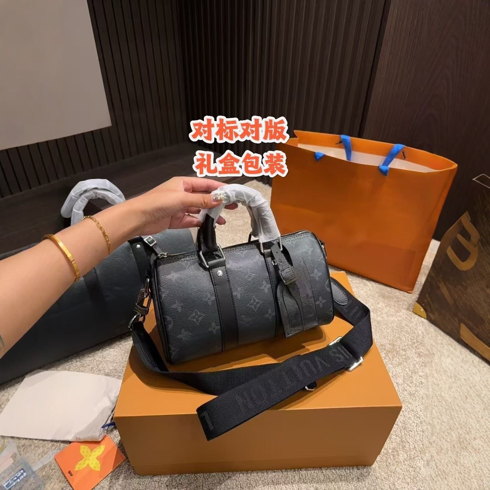2026 New LV Men's Bag Genuine Leather Pillow Bag Boston Women's Bag Travel Bag Travel Duffle Black Warrior Business Trip Bag