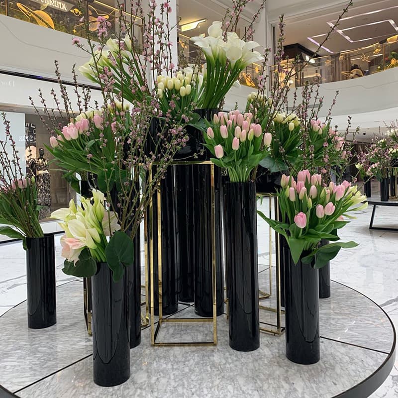 Nordic Minimalist Black Glass Vase for White Hydroponic Flowers, Geometric Decorative Piece for Hotel Lobby and Living Room