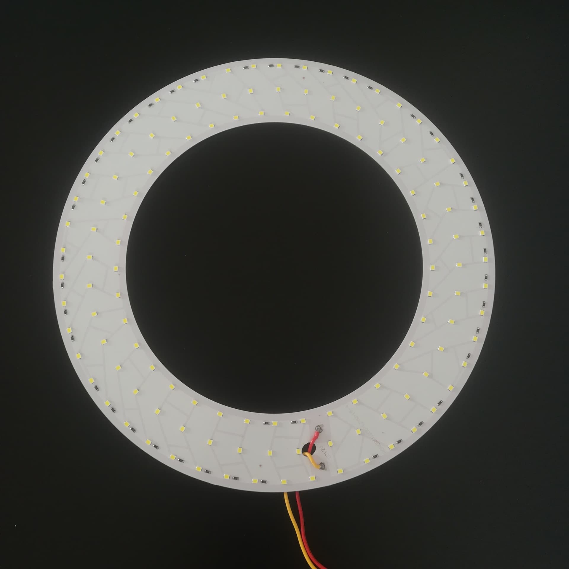 LED advertising lettering light source design, LED circuit board illuminated letter lights, irregular letter lights, aluminum substrate.