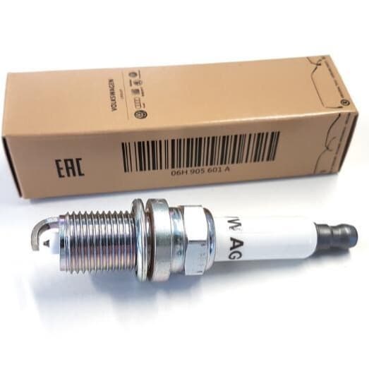06H905601A is suitable for Volkswagen Passat Audi A4 factory direct sales iridium spark plug PFR7S8EG