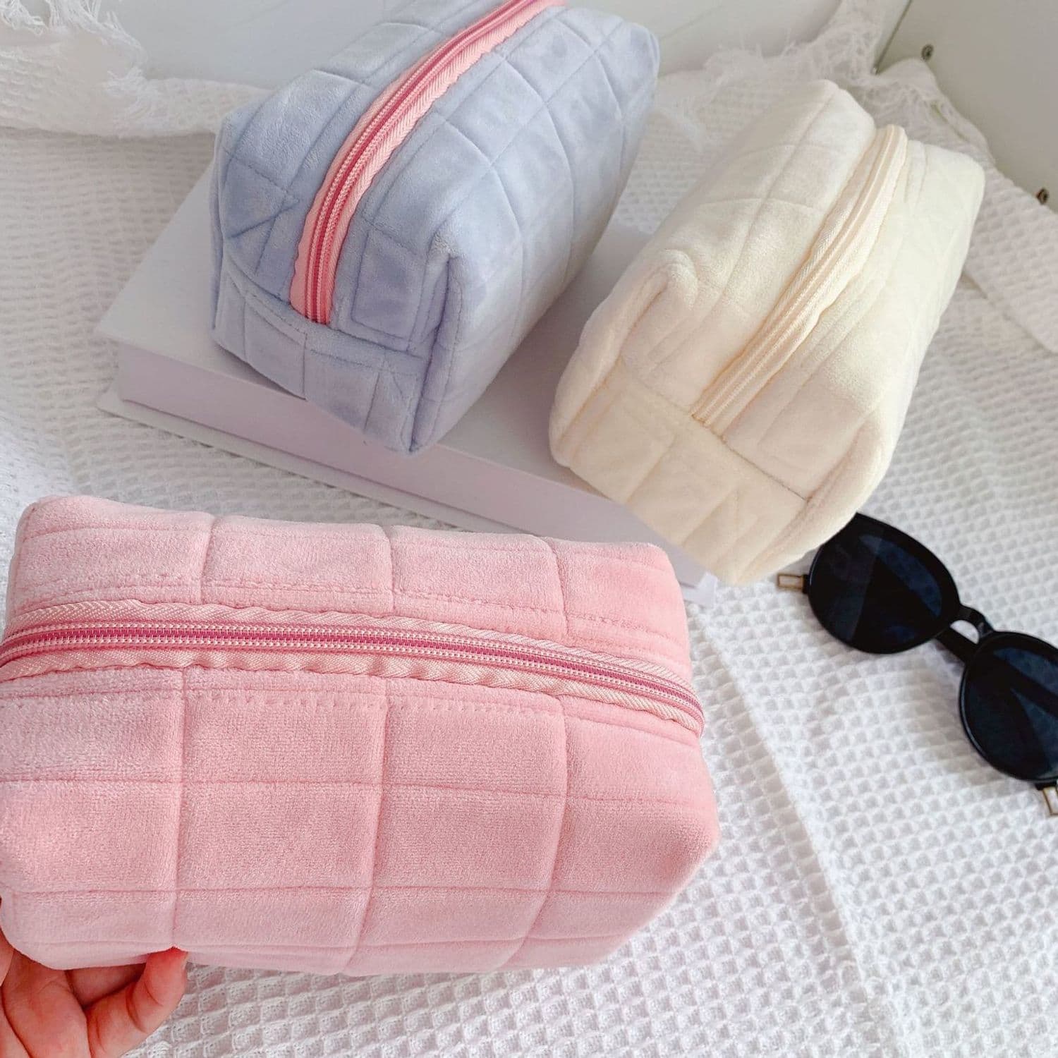 Stylish Portable Simple Makeup Bag for Junior and Senior High School Students, Small Storage Pouch, Cute Small Makeup Bag Pencil Case for Girls