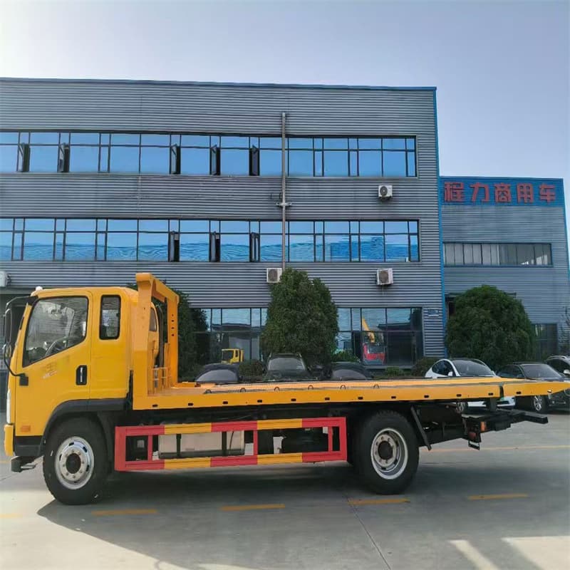 Chengli Group Jiefang Dawang 4700 yellow plate one-tow-two wrecker, factory direct sales for export.