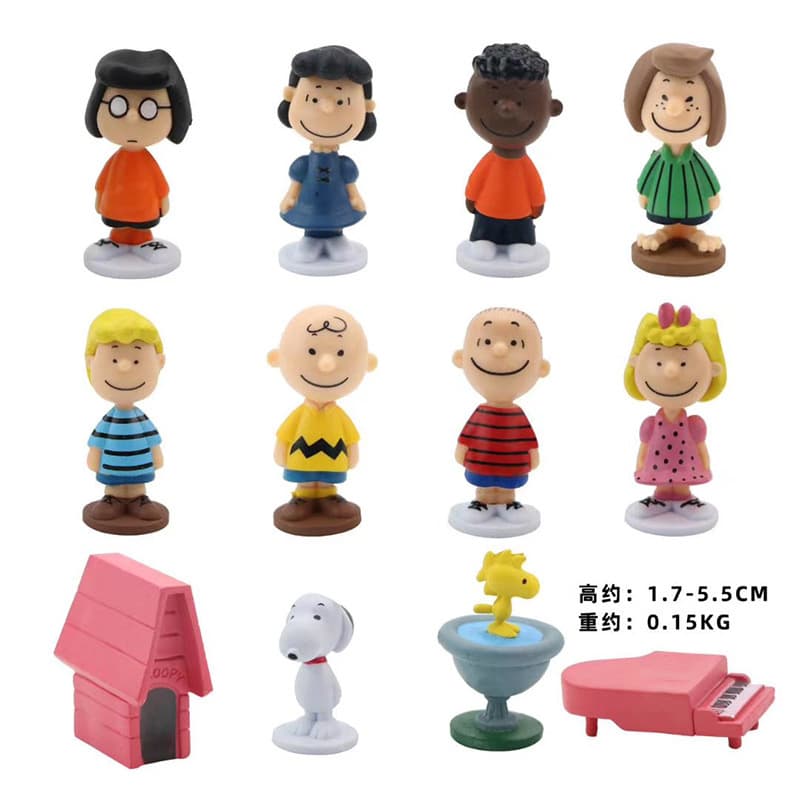 A collection of 12 and 14 animal dolls, Crazy Secret City, dogs, dragons, peanuts, small hand-made office ornaments for graduation