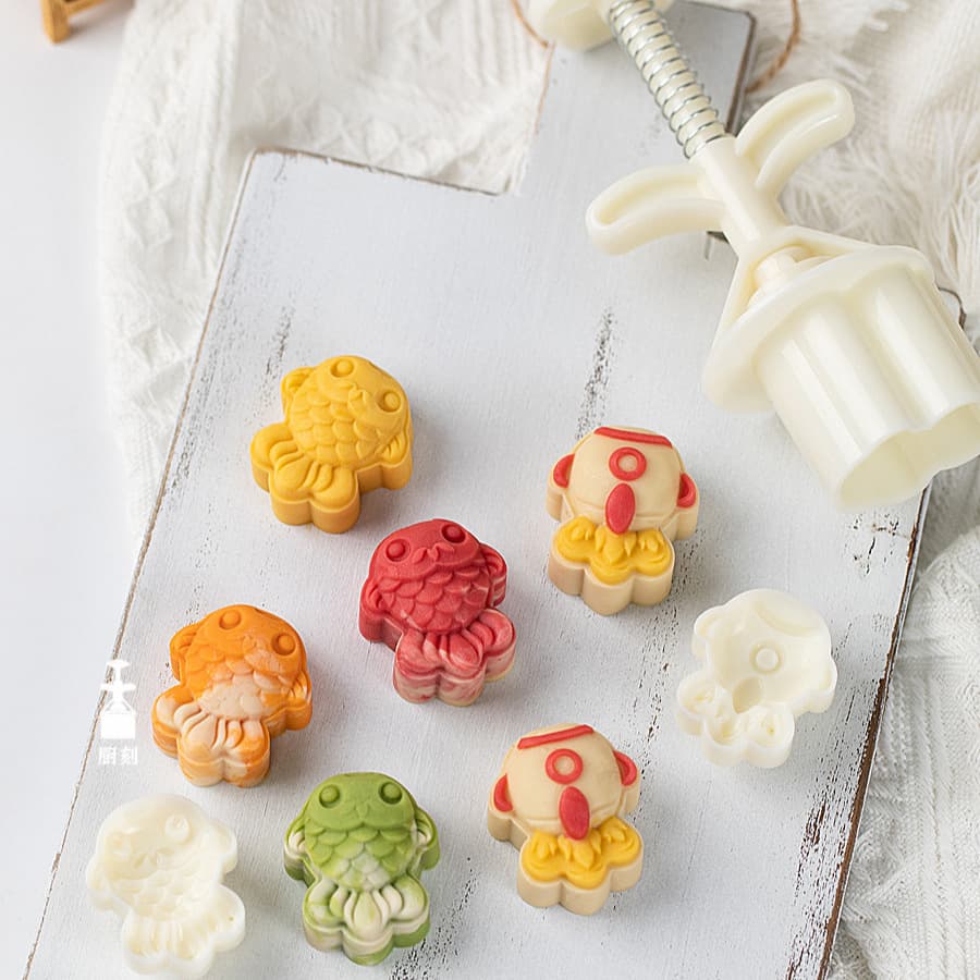 Sanmu Original | 25g Goldfish pastry mold, small rocket cartoon hand-press pineapple cake and mung bean cake mold