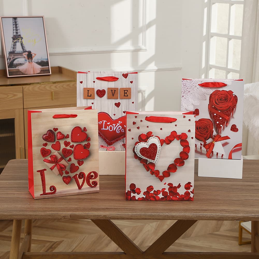 Love colored Valentine's Day portable gift bag Creative white cardboard bag Couple gift bag clothing packaging bag