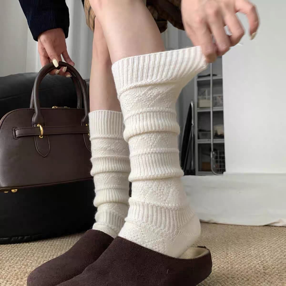 Women's Autumn/Winter Thick Wool Knee-High Socks, Korean Style, Simple Diamond Pattern, Slimming and Leg-Shaping Socks