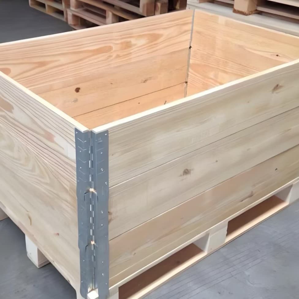 Custom-made detachable and foldable wooden crates with collapsible panels for logistics and turnover, featuring steel strap buckles and a wooden frame.