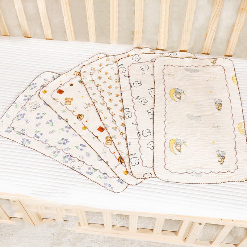 Four-layer gauze pillowcase, cotton cartoon baby pillowcase, sweat-absorbent, breathable, anti-spit-up pillowcase.