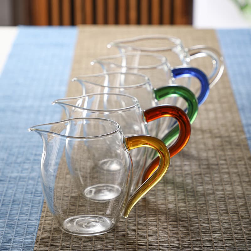 High-End Heat-Resistant Glass Exquisite Fairness Cup Tea Divider for Home and Office Kungfu Tea Set, Transparent Colored Handle Tea Sea