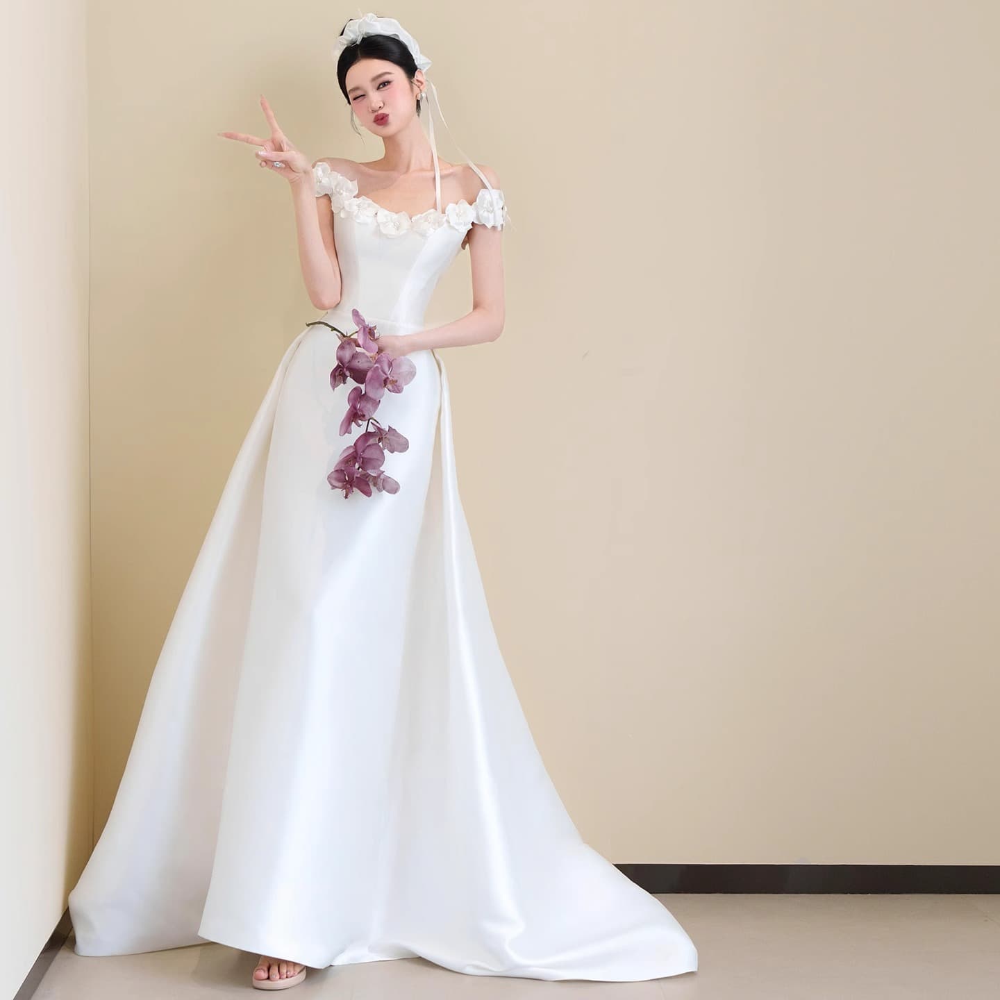 French One-Shoulder Light Wedding Dress for Bride, High-End Satin Simple White Wedding Gown with Train for Engagement and Welcome Reception